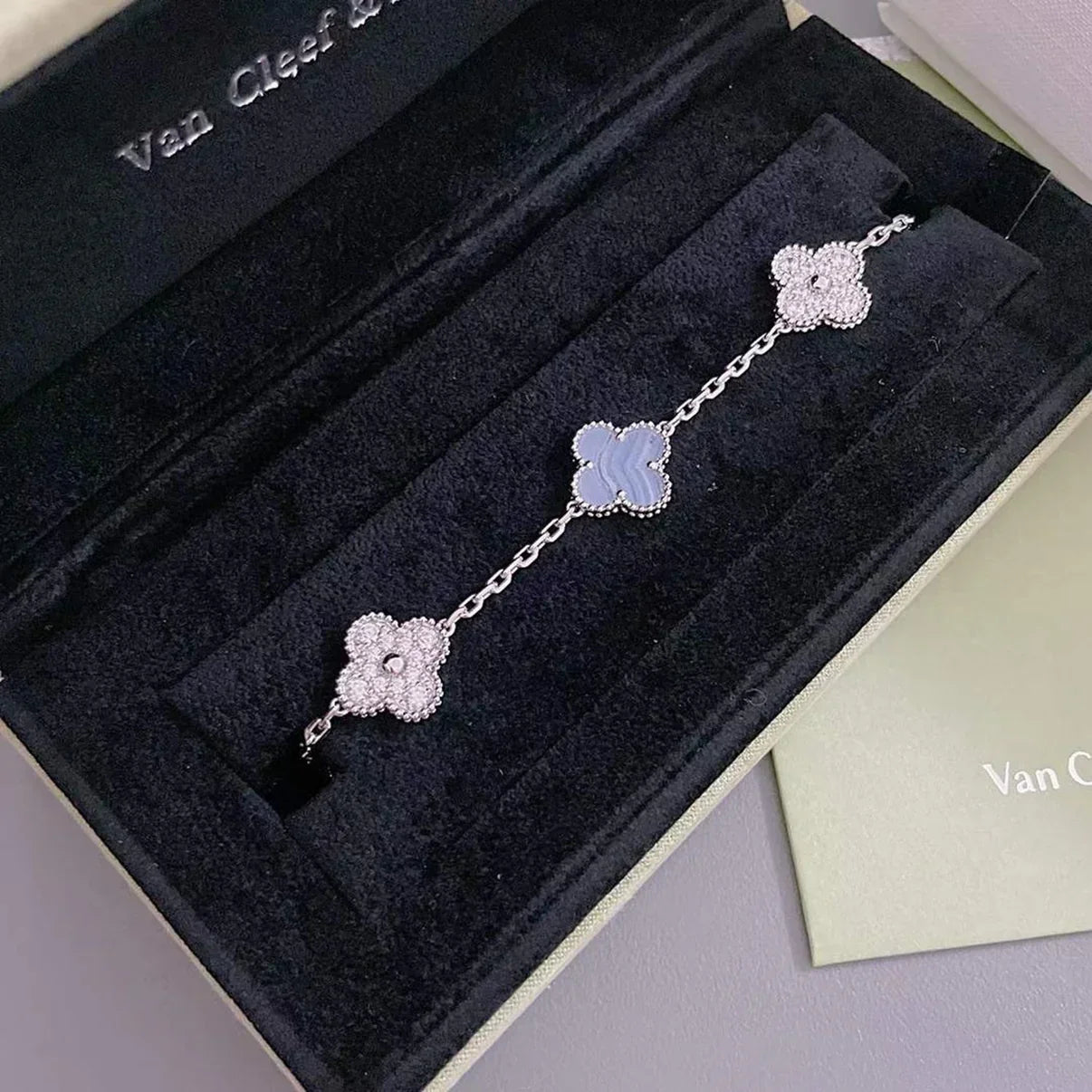 [Star]New  CLOVER 5 MOTIF PURPLE CHALCEDONY BRACELET COLLECTION