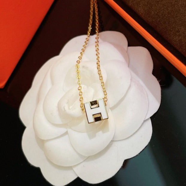 ¡®Star¡¯H WHITE SQUARE GOLD NECKLACE