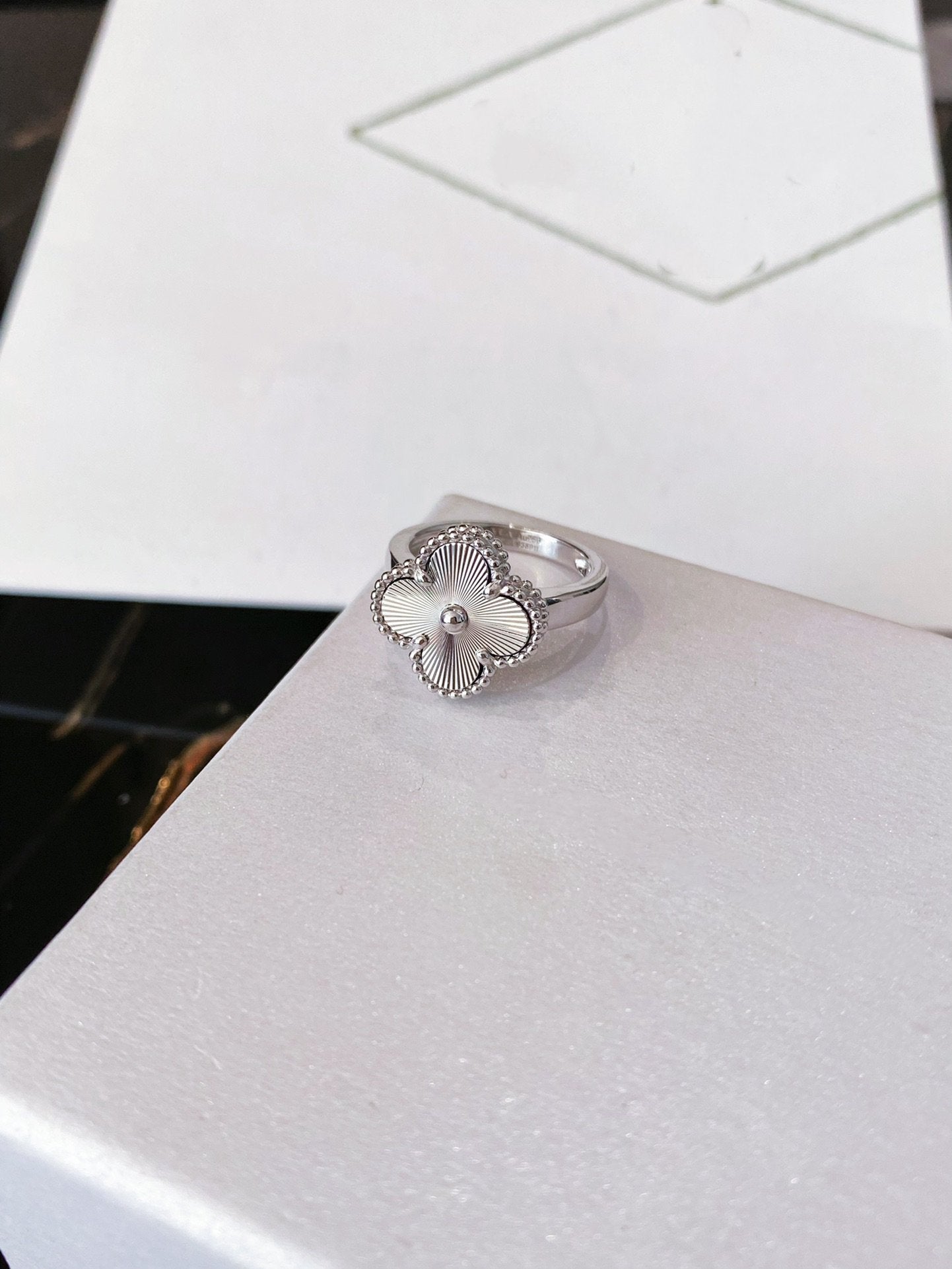 ¡®Star¡¯CLOVER SILVER RING