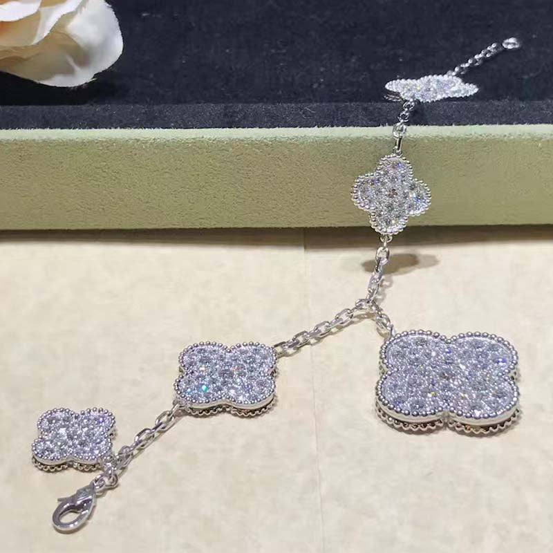 ¡®Star¡¯CLOVER 6 MOTIFS SILVER DIAMOND BRACELET