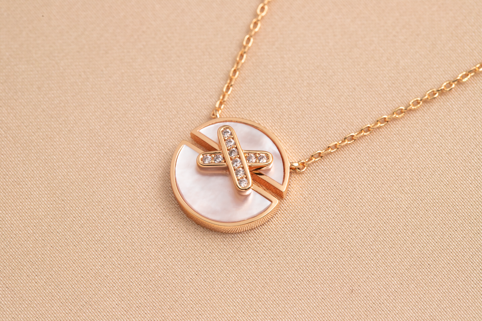 ¡®Star¡¯JEUX DE PINK GOLD DIAMOND NECKLACE