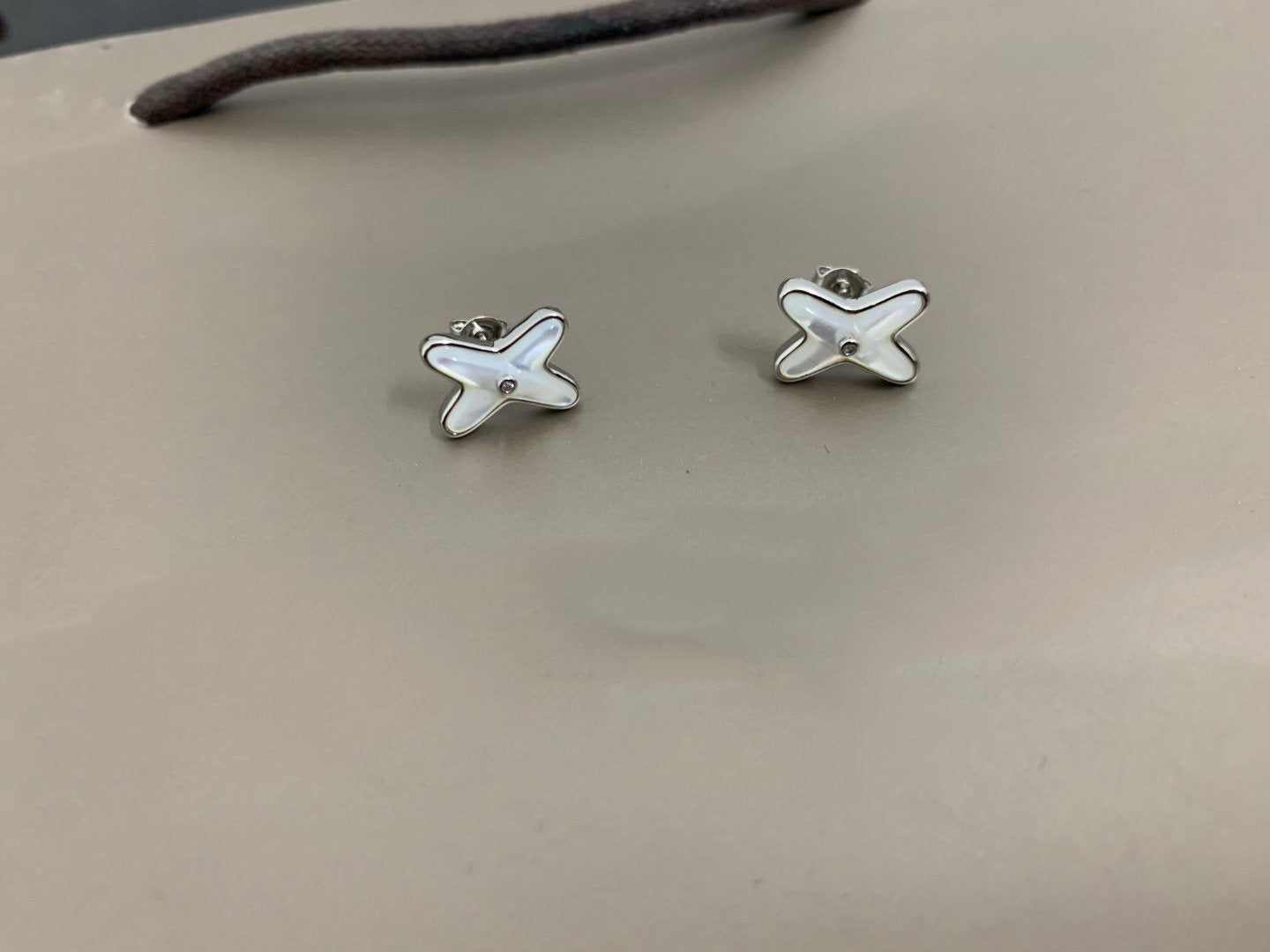 ¡®Star¡¯JEUX DE WHITE MOP SILVER DIAMOND EARRINGS