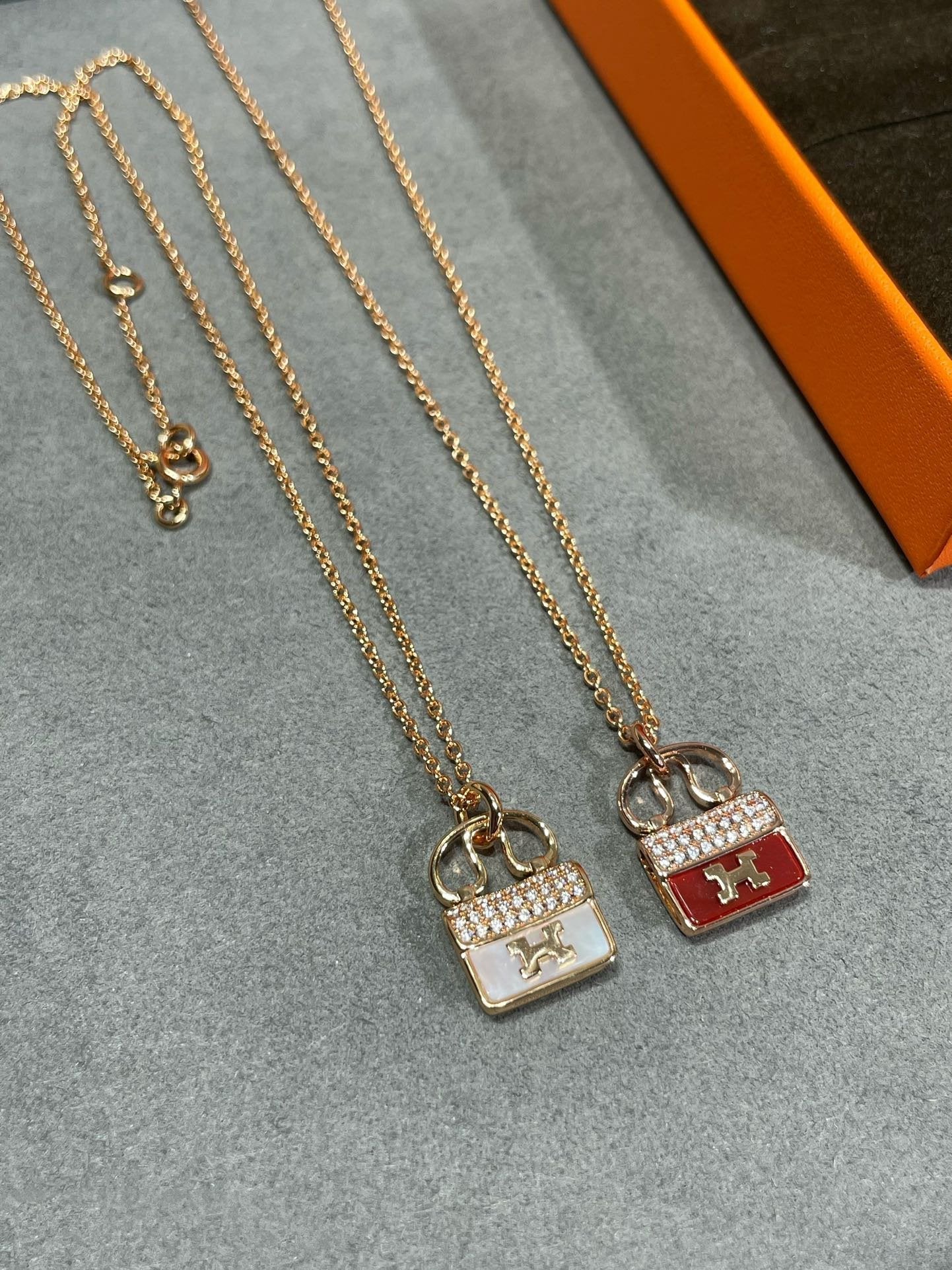 ¡®Star¡¯H CIRCE MOISSANITE PENDANT NECKLACE GOLD