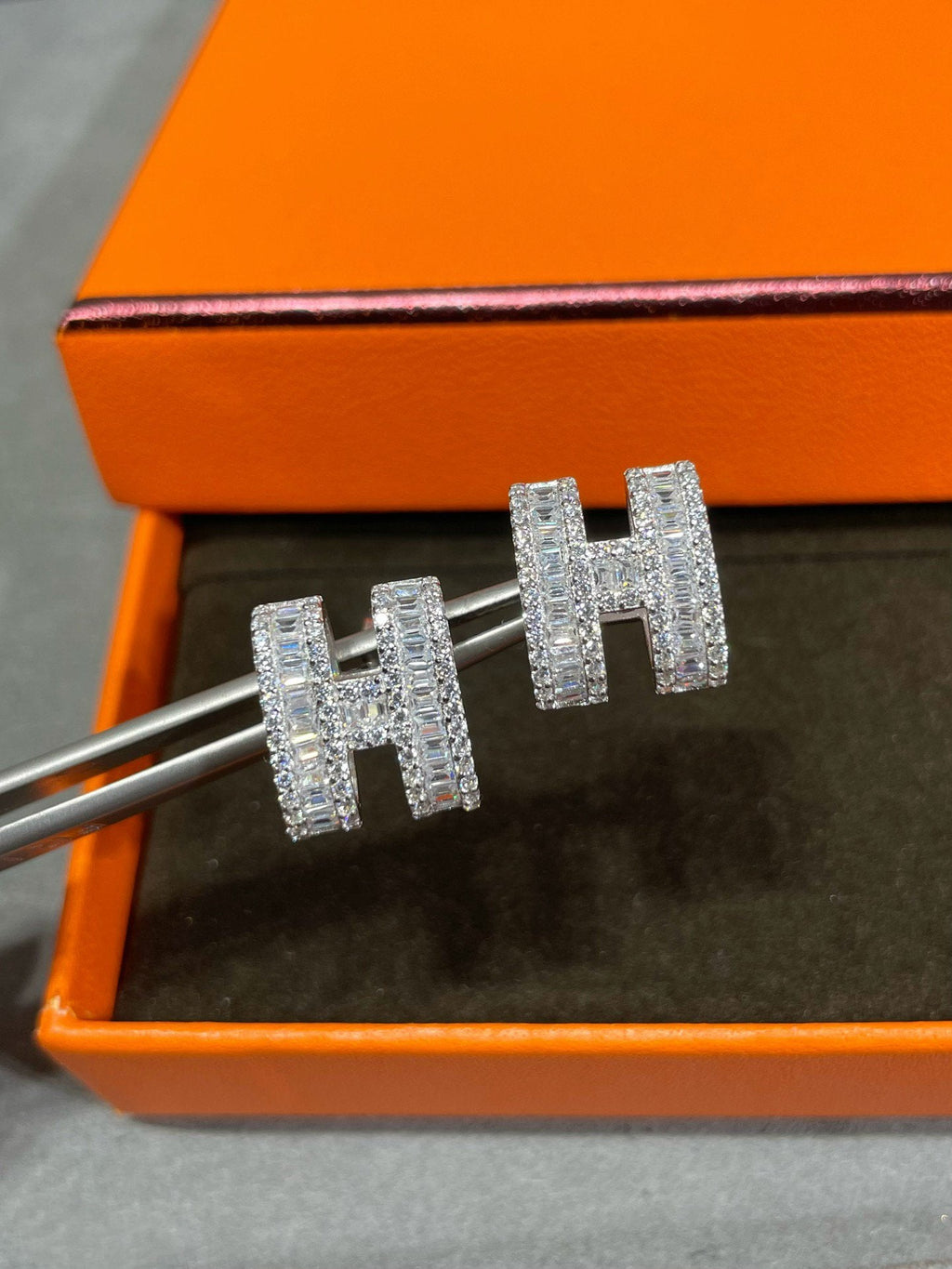 ¡®Star¡¯H STUD EARRINGS WITH SILVER DIAMONDS