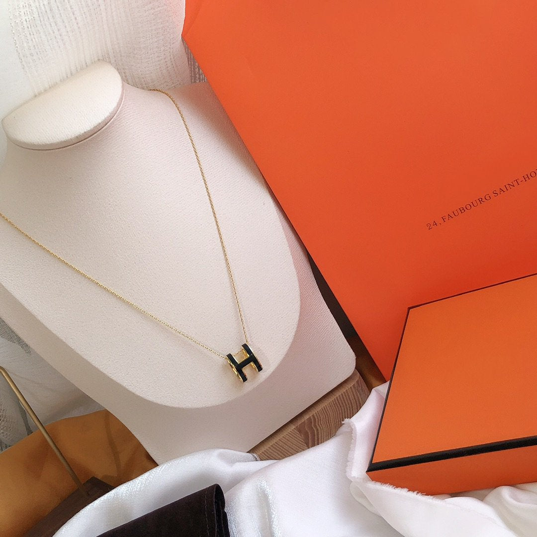 ¡®Star¡¯HM CLIC BLACK ENAMEL GOLD NECKLACE