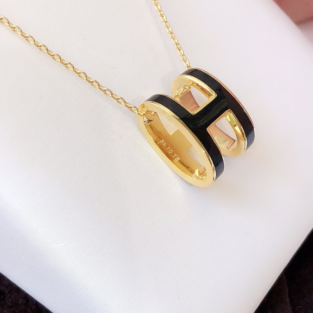 ¡®Star¡¯HM CLIC BLACK ENAMEL GOLD NECKLACE