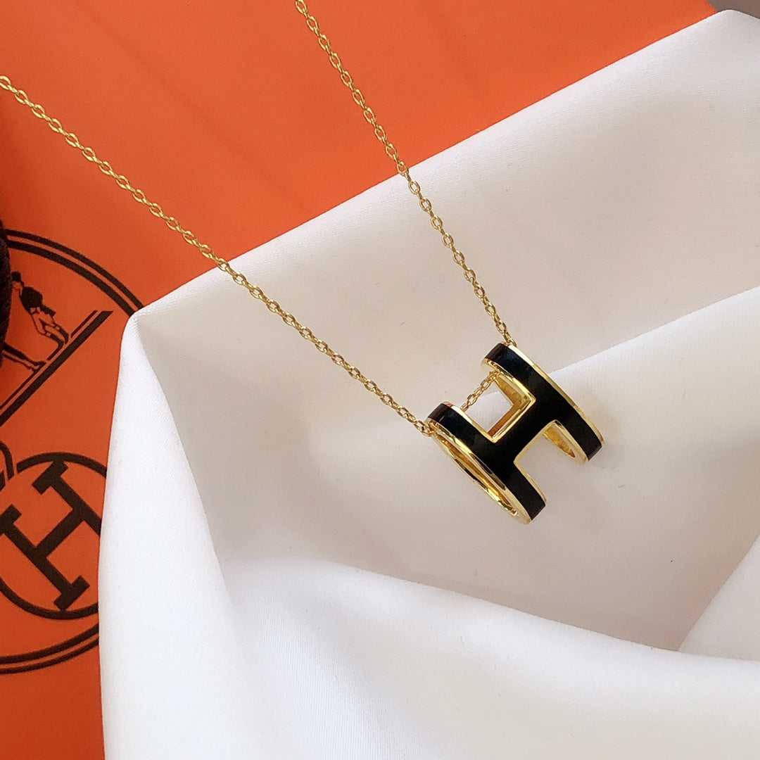 ¡®Star¡¯HM CLIC BLACK ENAMEL GOLD NECKLACE