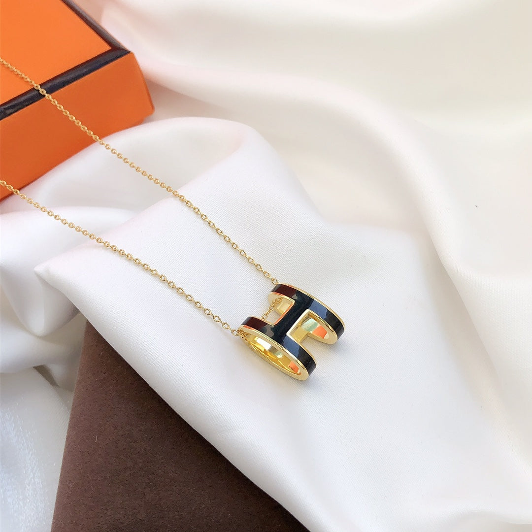 ¡®Star¡¯HM CLIC BLACK ENAMEL GOLD NECKLACE
