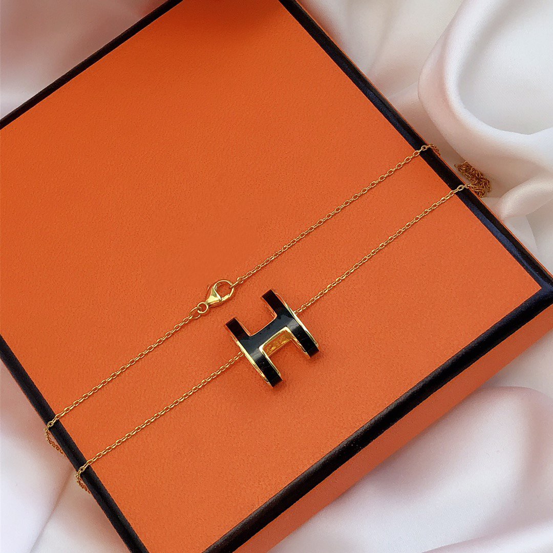 ¡®Star¡¯HM CLIC BLACK ENAMEL GOLD NECKLACE