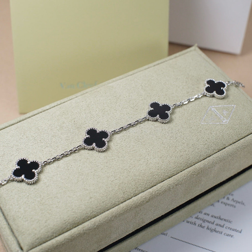 [Star]New CLOVER 5 MOTIF ONYXS BRACELET COLLECTION