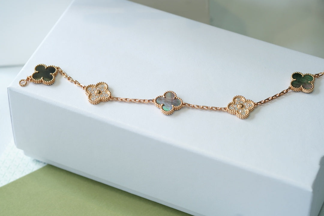 [Star]New CLOVER 5 MOTIF GRAY MOP BRACELET COLLECTION