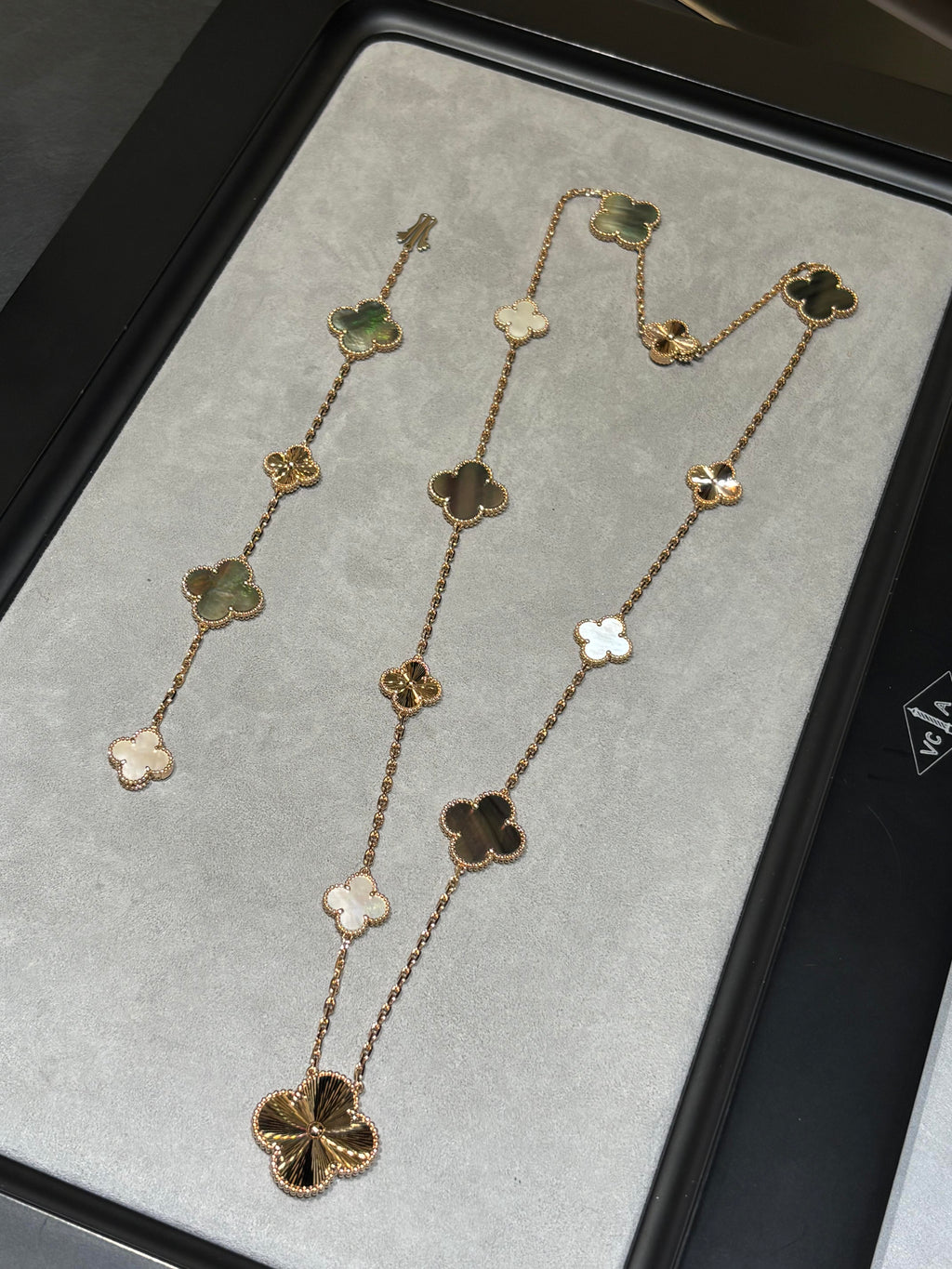 [¡®Star¡¯] 25 NEW CLOVER 15 MOTIFS GRAY MOTHER-OF-PEARL