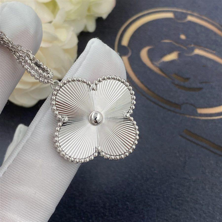 ¡®Star¡¯CLOVER 25MM SILVER BIG CLOVER NECKLACE