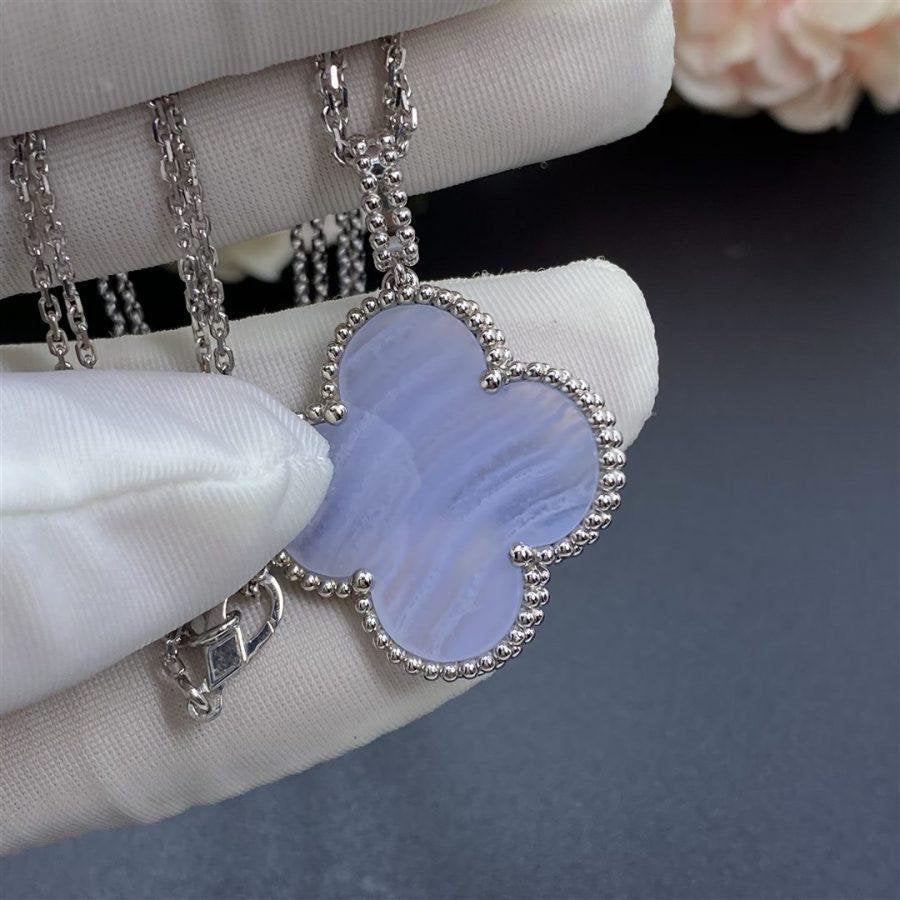 ¡®Star¡¯CLOVER SILVER CHALCEDONY BIG CLOVER NECKLACE