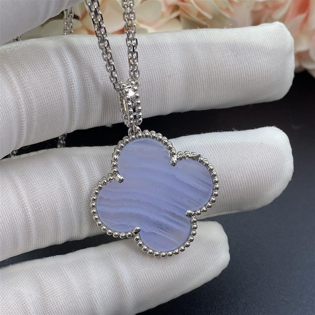 ¡®Star¡¯CLOVER SILVER CHALCEDONY BIG CLOVER NECKLACE