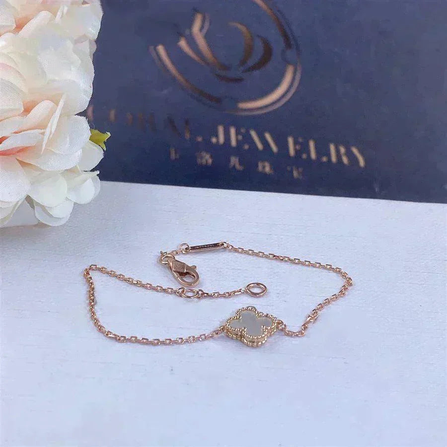 ¡®Star¡¯CLOVER WHITE MOP SINGLE FLOWER BRACELET