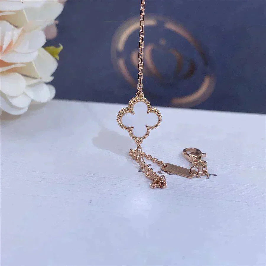¡®Star¡¯CLOVER WHITE MOP SINGLE FLOWER BRACELET