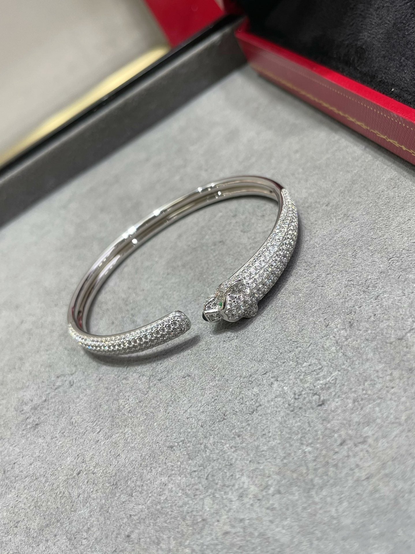 ¡®Star¡¯PANTHERE FULL DIAMOND OPEN BRACELET