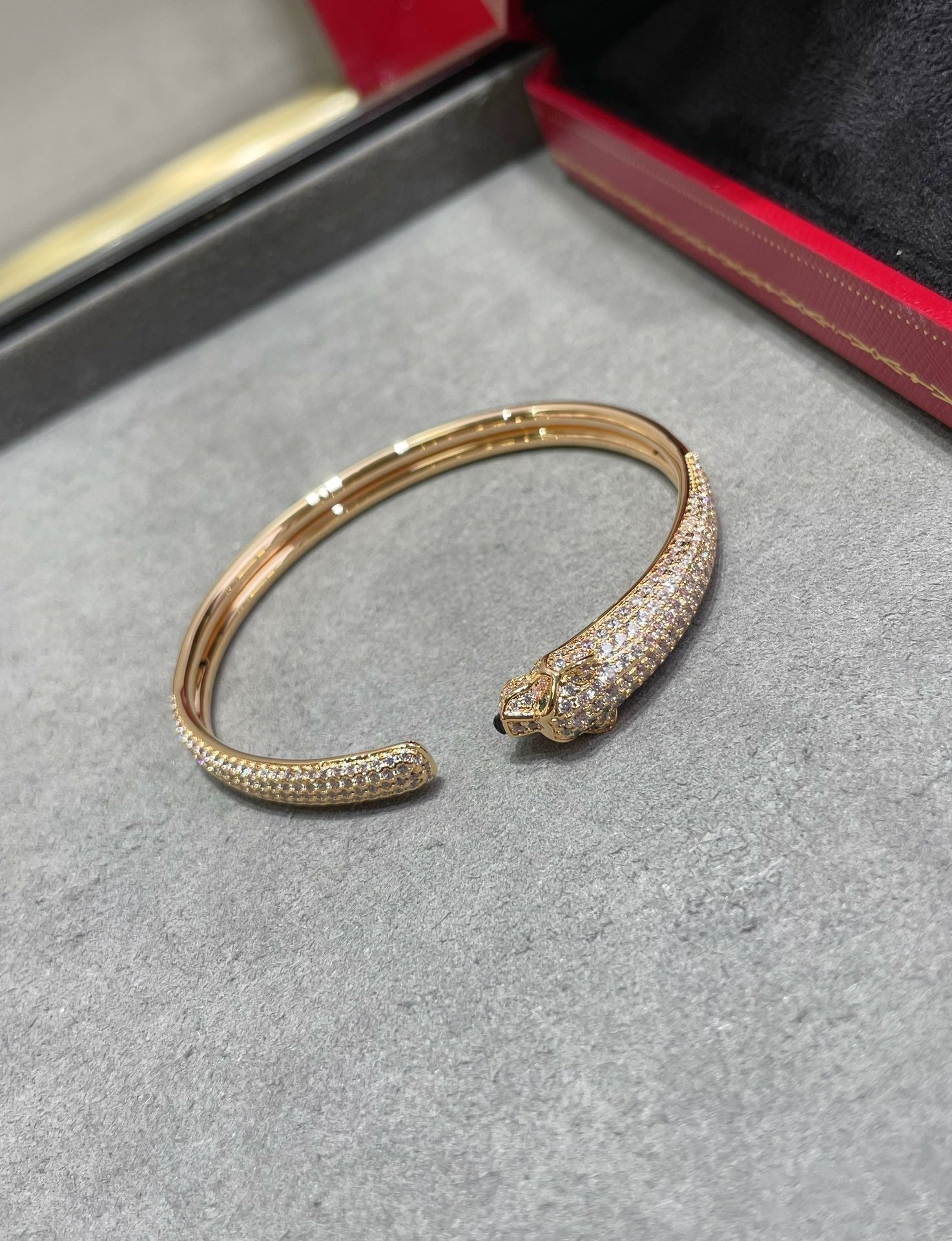 ¡®Star¡¯PANTHERE FULL DIAMOND OPEN BRACELET